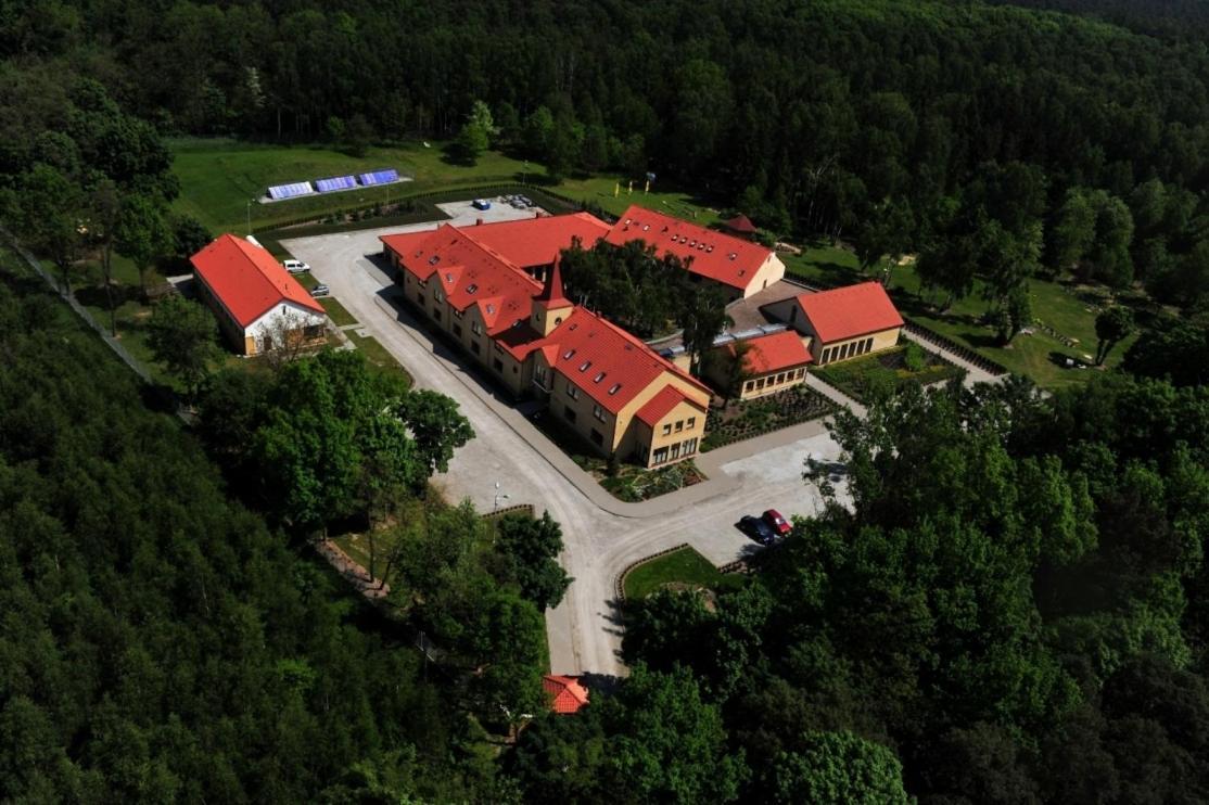 Uroczysko Porszewice - Ośrodek Konferencyjno-Rekolekcyjny Archidiecezji Łódzkiej Pabianice Exterior foto